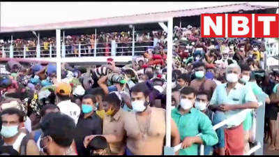 केरल: कोविड की तीसरी लहर के बीच सबरीमाला मंदिर में उमड़ी भीड़