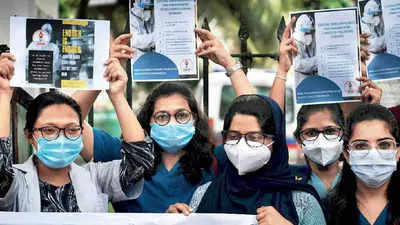 Mumbai Doctors Strike: महाराष्ट्र में रेसिडेंट डॉक्टर्स की अनिश्चितकालीन हड़ताल! अस्प्ताल में मरीजों का हाल बेहाल, सीनियर डॉक्टर्स ने संभाला मोर्चा