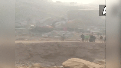 Landslide Bhiwani: हरियाणा के भिवानी में गाड़ियों पर टूटकर गिरा पहाड़, मलबे में दबे 15-20 लोग, 4 लोगों की मौत