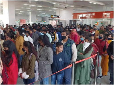 Kanpur News: न्यू इयर पर रेकॉर्ड यात्रियों ने की मेट्रो की सवारी, सोशल डिस्टेंसिंग की उड़ी धज्जियां