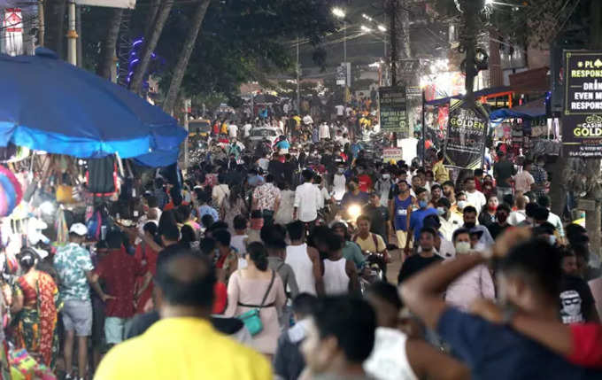 गोवा की सड़कों पर नए साल के पहले दिन लोगों का हुजूम