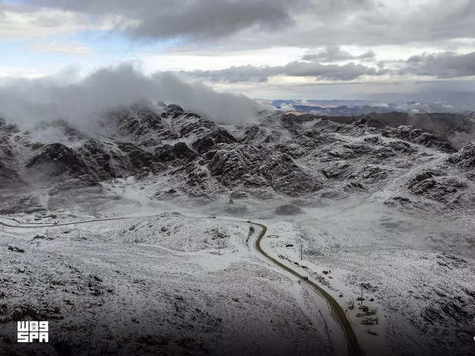 सर्दियों में बर्फ से ढंक जाता है सऊदी का उत्तरी इलाका