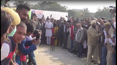 कोरोना के खौफ के बीच जयपुर में  क्रिकेट लीग, सचिन पायलट, मंत्री महेश जोशी की मौजूदगी में उड़ी गाइडलाइन की धज्जियां