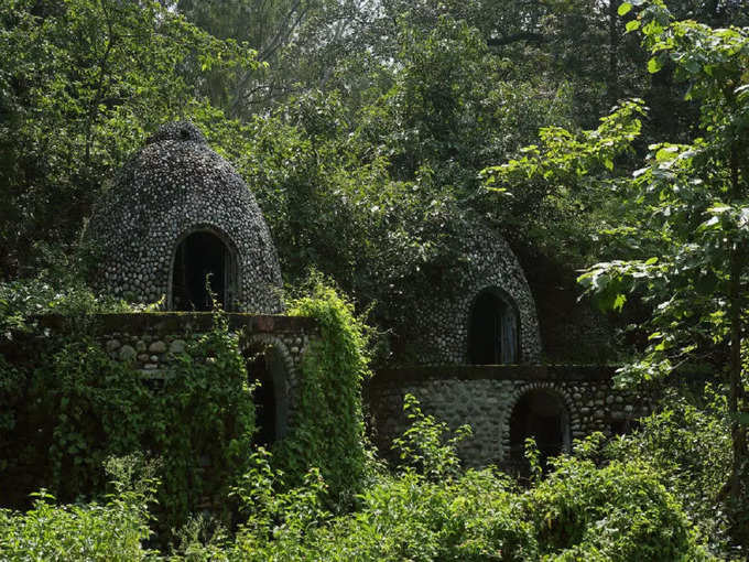 ऋषिकेश में महर्षि महेश योगी आश्रम - Maharishi Mahesh Yogi Ashram in Rishikesh in Hindi