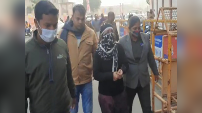 Lucknow News: 5 लाख लेकर कोतवाल करा रहें अवैध कब्जा!, महिला ने की विधानसभा के बाहर आत्मदाह की कोशिश