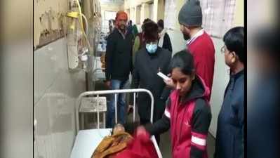 Basti Latest News: वैक्सीनेशन के डर से बेहोश हुईं 9 छात्राएं, जिला अस्पताल में कराया गया भर्ती