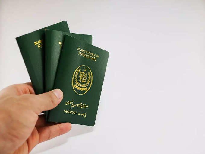 हरे रंग का पासपोर्ट - The green passport