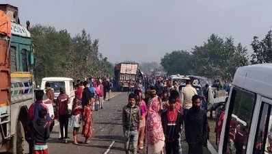 Jharkhand News : पाकुड़ में बस और सिलेंडर लदे ट्रक की भीषण टक्कर, 16 यात्रियों की गई जान, 15 लोग घायल