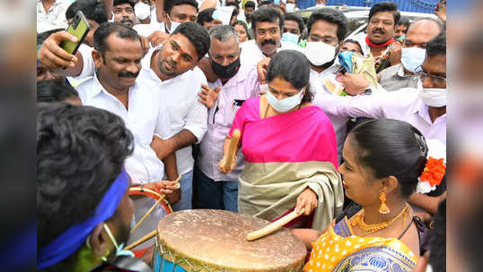 கனிமொழியை கார்னர் செய்யும் கழகம்! இளைஞர் அணி Vs மகளிர் அணி!