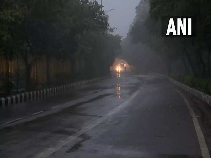 दिल्ली में बारिश ने तोड़ा रिकॉर्ड
