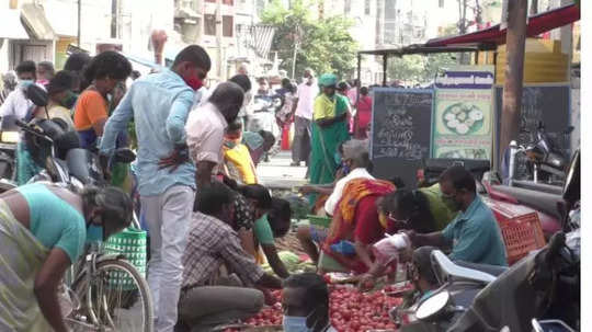 கொரோனா பரப்பும் இடமாக மாறிய கரூர் வாரசந்தை... கண்டுகொள்ளாத கார்ப்பரேஷன் ஆபிசர்ஸ்!