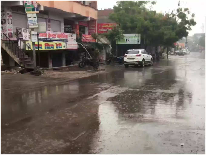 ताजनगरी आगरा में बारिश से आई तापमान में गिरावट
