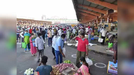 தமிழகத்தில் நாளை முழு ஊரடங்கு… காற்றில் பறந்த கொரோனா விதிமுறைகள்!