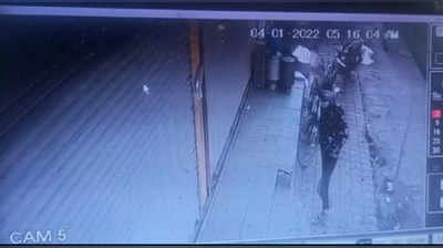 Indore news : दूध डेयरी से चोरों ने हजारों रुपए किए पार, वारदात cctv में कैद, तीन आरोपी गिरफ्तार