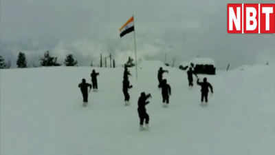खून जमा देने वाली ठंड में खुकरी डांस करते सेना के जवान, वीडियो देख आप भी करेंगे सैल्यूट