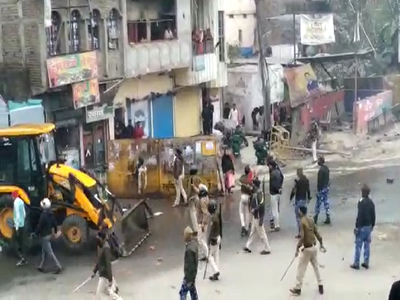 Patna News: पटना में अतिक्रमण हटाने के दौरान पुलिस और स्थानीय लोगों में झड़प, कई पुलिसकर्मी सहित अन्य घायल