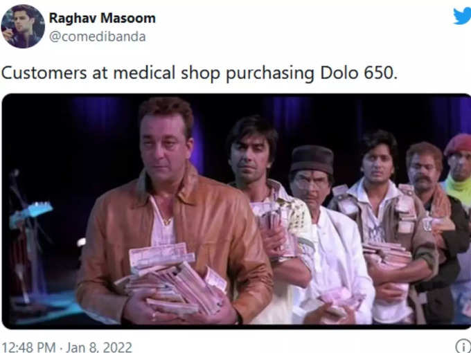 ग्राहक केमिस्ट पर डोलो 650 खरीदते हुए...