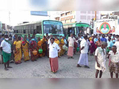 குடிநீர் விநியோகம் செய்யவில்லை என நகராட்சி நிர்வாகத்தை கண்டித்து பெண்கள் காலி குடங்களுடன் சாலை மறியல்