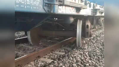 Amazing video: घसरलेले ट्रेनचे डबे पुन्हा रुळावर कसे आणतात?