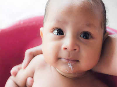 Baby food poisoning treatment : शिशु के नहीं रूक रहे हैं उल्‍टी और दस्‍त, तो समझ लें इस परेशानी जूझ रहा है आपका मासूम