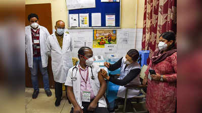 Booster Dose in Delhi: दिल्ली में पहले ही दिन लगे 18654 प्रिकॉशन डोज, एम्स के डायरेक्टर डॉ. गुलेरिया ने भी लगवाई वैक्सीन