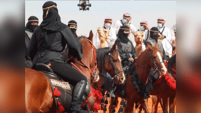 सऊदी अरब ने कट्टरता से किनारा, पहली बार ऊंटों की सौंदर्य प्रतियोगिता में नजर आईं महिलाएं