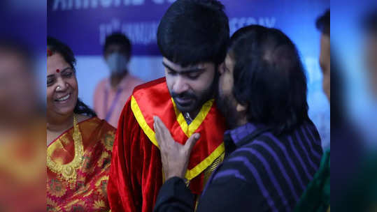 Simbu:டாக்டர் பட்டத்தை சினிமா, பெற்றோர், ரசிகர்களுக்கு டெடிகேட் செய்த சிம்பு