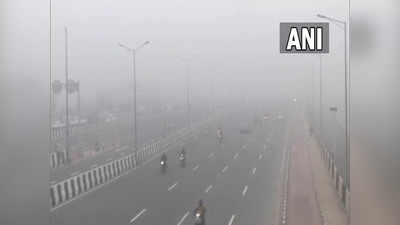 Delhi Weather Update: राजधानी में कड़ाके की ठंड के बीच छाई कोहरे की चादर, 5.8 डिग्री दर्ज किया गया न्यूनतम तापमान