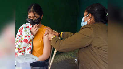 Kids Vaccination in Delhi: दिल्ली में एक महीने में सभी टीनेजर्स को लग जाएगी कोविड वैक्सीन की पहली डोज