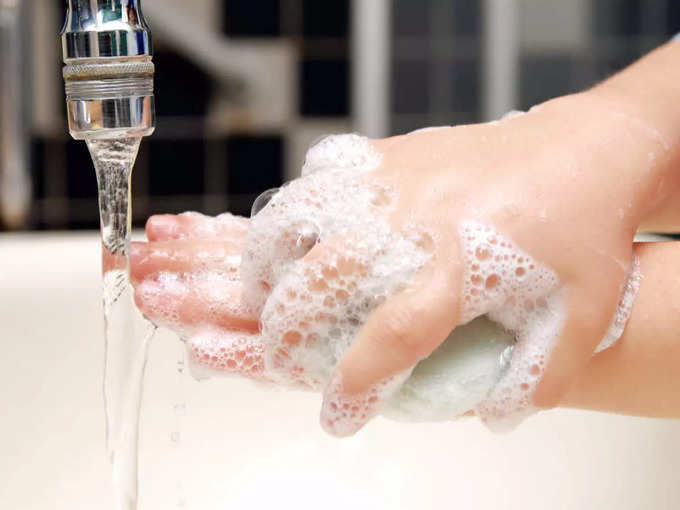 दिन में कई बार हाथ धोएं