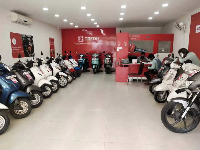 Used Two wheeler Brand CredR Showroom in delhi 1