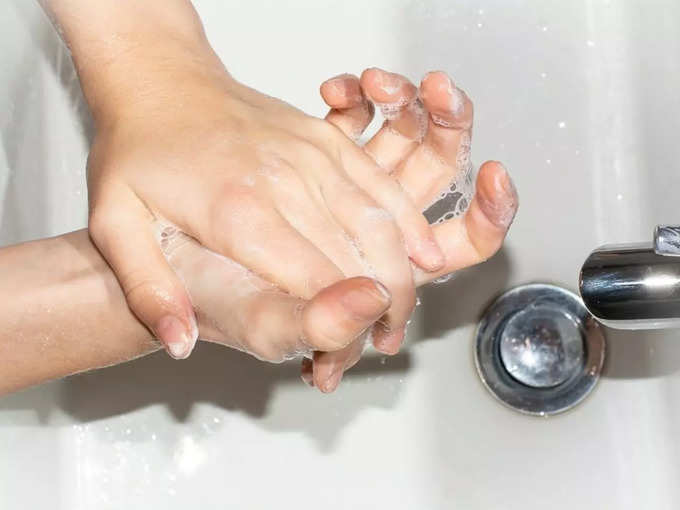 ​मास्क उतारने के बाद हाथ धोएं