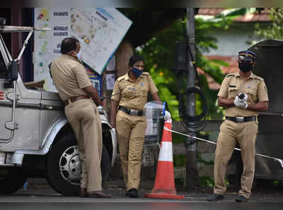 എഫ്.ബി പോസ്റ്റുകളുടെ പേരിൽ കേരളം മുഴുവൻ പോലീസ് കേസെടുക്കുമ്പോൾ