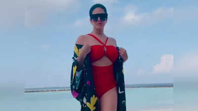 Sunny Leone Bikini Video: सनी लियोन ने शेयर किया बिकिनी वीडियो, इस तरह बीच किनारे कर रहीं एन्जॉय