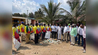 ಮೇಕೆದಾಟು ಪಾದಯಾತ್ರೆ: ಸಂಗಮದಿಂದ ಮಾರ್ಗದುದ್ದಕ್ಕೂ ಕಾಂಗ್ರೆಸ್ ಕಾರ್ಯಕರ್ತರಿಂದ ಸ್ವಚ್ಛತೆ ಕಾರ್ಯ