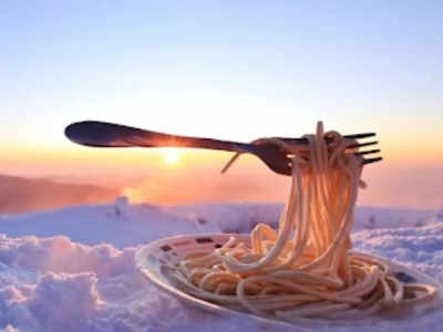 ३४℃ तापमानात केला नूडल्स खाण्याचा प्रयत्न; तेवढ्यात आला सोसाट्याचा वारा अन्…