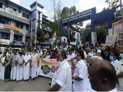 ലൈഫ് പദ്ധതി അനിശ്ചിതത്വത്തില്‍; കലക്‌ട്രേറ്റിന് മുമ്പില്‍ ധര്‍ണ,വീഡിയോ