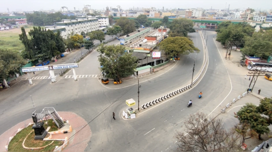 முழு ஊரடங்குக்கு முன்னோட்டம் : வெறிச்சோடிய கோவை சாலைகள்!