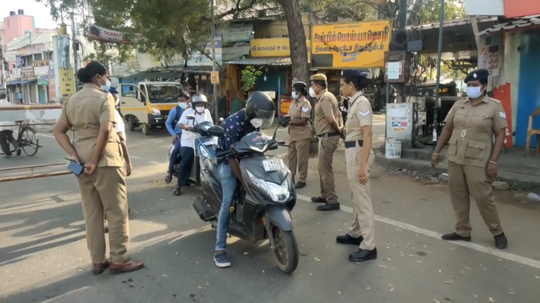 ஞாயிற்றுக்கிழமை முழு ஊரடங்கு உத்தரவு… வெறிச்சோடிய திருச்சி!