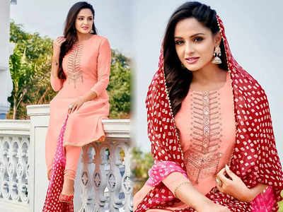 ट्रेडिशनल दिखने के लिए पहनें ये Salwar Suits, पाएं कई आकर्षक डिजाइन