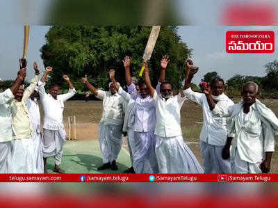 లగాన్ సీన్.. అదిలాబాద్‌లో క్రికెట్ ఆడిన రైతులు