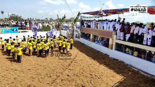 மஞ்சுவிரட்டு போட்டி; அமைச்சர் கே ஆர் பெரியகருப்பன் தொடங்கி வைப்பு!