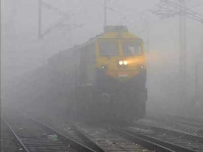 Indian Railway News: कोहरे के चलते रेलवे ने रद्द कीं 385 ट्रेनें, 22 आंशिक तौर पर रद्द, घर से निकलने से पहले देख लें ये लिस्ट