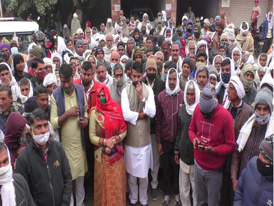 भरतपुर की पंचायत समिति में हंगामा, सैंकडों की संख्या में कांग्रेस सरकार के खिलाफ रोष दिखाने पहुंचे लोग