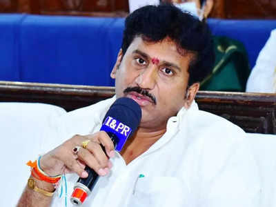 నా పేరు వాడితే చెప్పుతో కొట్టండి: ఇదీ పరిటాల ఫ్యామిలీ చరిత్ర.. ఎమ్మెల్యే తోపుదుర్తి వ్యాఖ్యలు