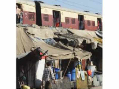 अतिक्रमणांवरून रण पेटणार;सर्वोच्च न्यायालयाच्या दट्ट्यानंतर रेल्वेच्या नोटीस