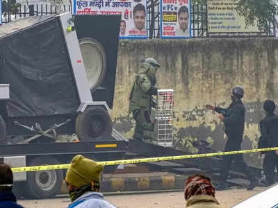 জঙ্গি হামলার সতর্কতার মাঝেই দিল্লিতে ফের বোমাতঙ্ক