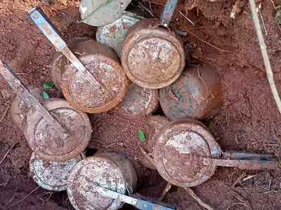 Jharkhand News : सर्च ऑपरेशन में 15 कुकर बम मिलने से हड़कंप, सुरक्षा बलों के खिलाफ माओवादियों की बड़ी साजिश नाकाम