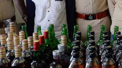 Bihar News : पटना हाईकोर्ट ने भी कहा- बिहार पुलिस और आबकारी विभाग की शराब तस्करों के साथ साठगांठ