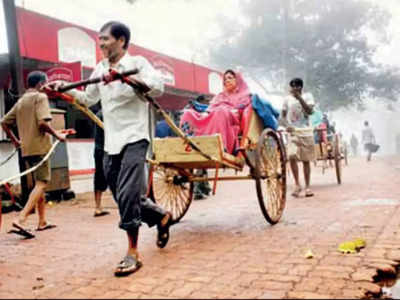 वाह! माथेरानमध्ये आता ई रिक्षा; हातरिक्षाच्या जोखडातून तरुणांची सुटका